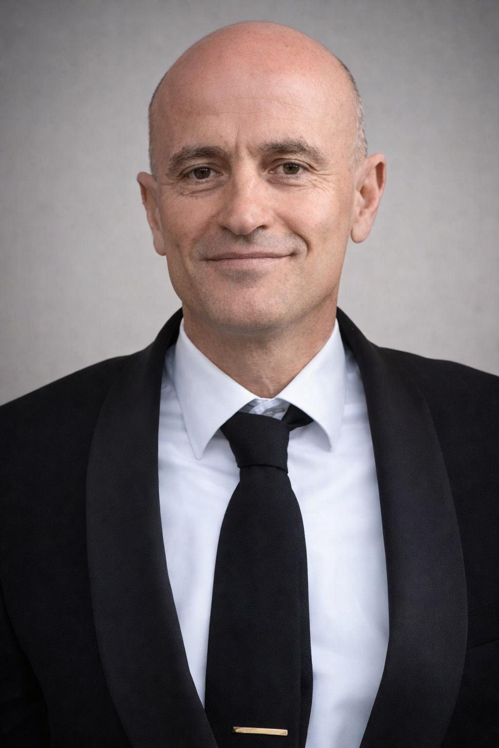 Nuh Bajgora – tulkki ja kääntäjä